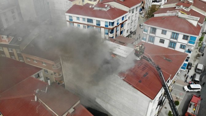 Esenyurt’ta Korkutan Çatı Yangını Havadan Görüntülendi