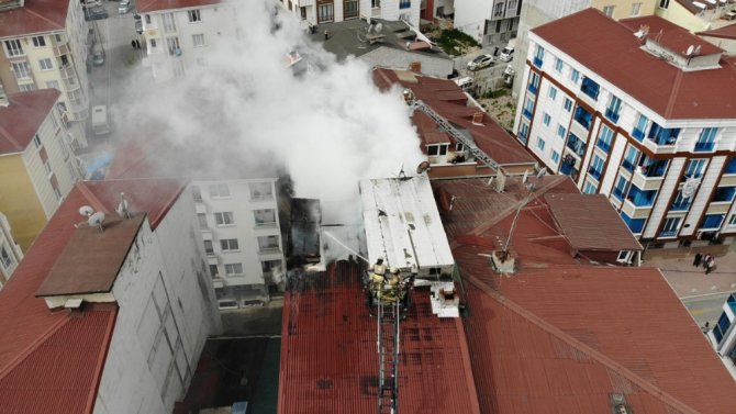 Esenyurt’ta Korkutan Çatı Yangını Havadan Görüntülendi