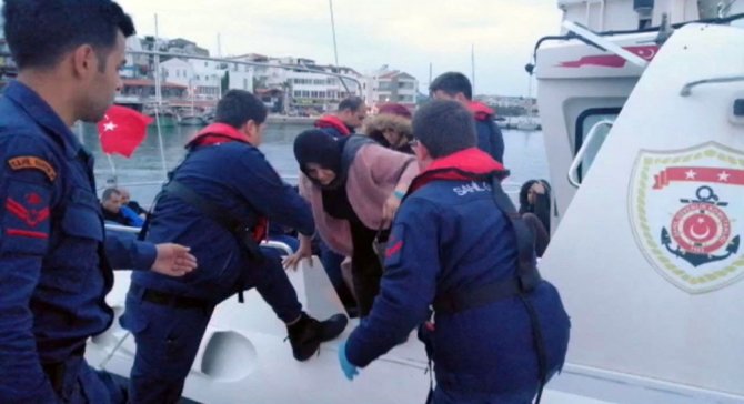 Yunan Adalarına Kaçmaya Çalışan 28 Göçmen Yakalandı