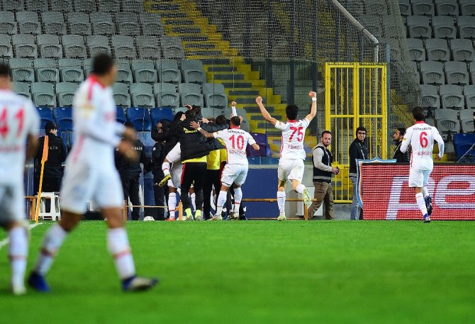 Medipol Başakşehir’e Göztepe Çelmesi