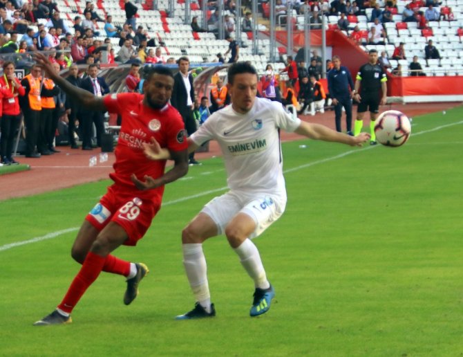 Antalyaspor İle Bb Erzurumspor Puanları Paylaştı