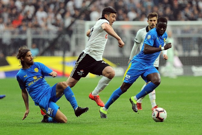 Spor Toto Süper Lig: Beşiktaş: 1 - Mke Ankaragücü: 0 (İlk Yarı)
