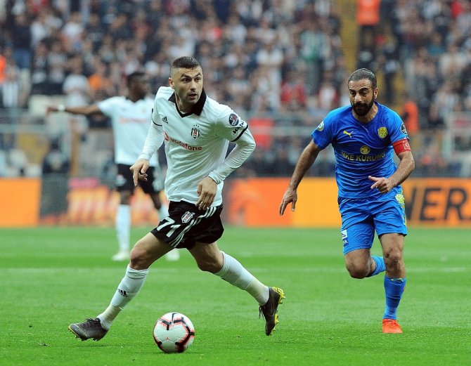 Spor Toto Süper Lig: Beşiktaş: 1 - Mke Ankaragücü: 0 (İlk Yarı)