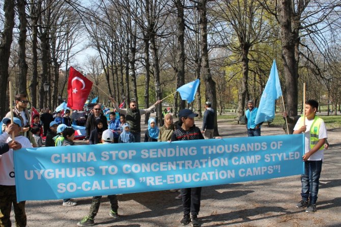 Uygur Türkleri Stockholm’de Çin’i Protesto Etti