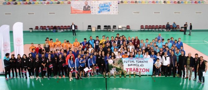 Kızlarda Bursa, Erkeklerde İse Denizli Temsilcileri Gençler Futsal Türkiye Şampiyonu Oldu