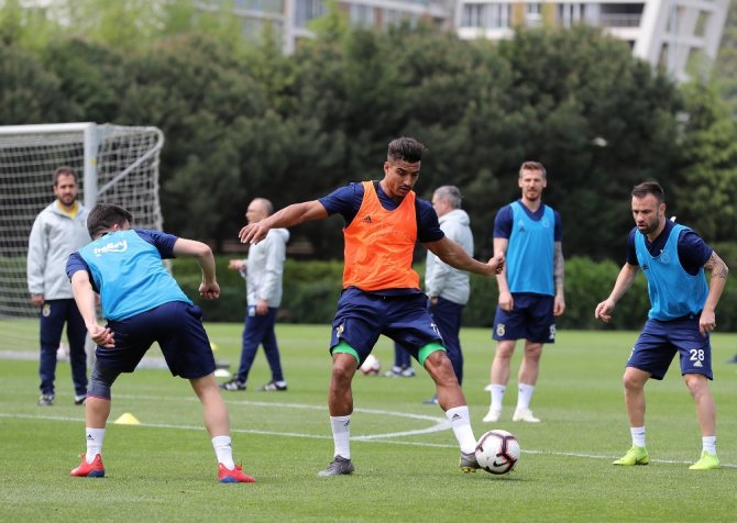 Fenerbahçe Önce Salonda Sonra Sahada Çalıştı