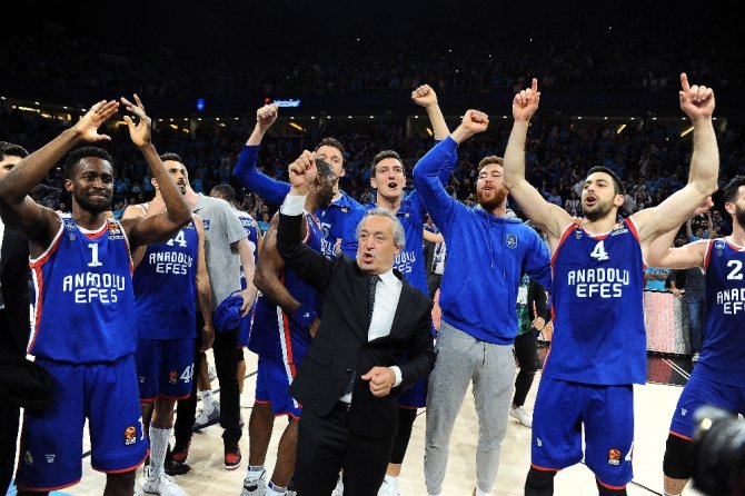 Anadolu Efes, Final-four’u Kutladı