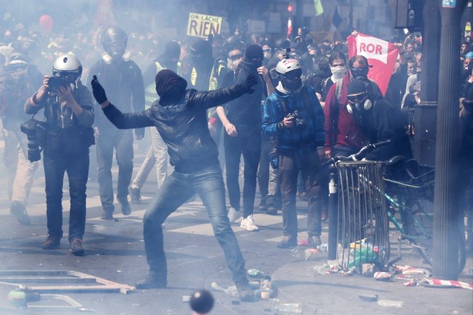 Paris’te Olaylı 1 Mayıs: 25 Yaralı, 222 Gözaltı