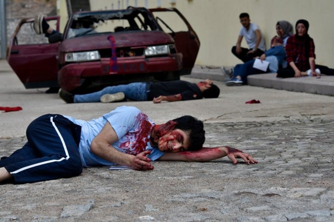 Gümüşhane’de Öğrencilerden Gerçeği Aratmayan Tatbikat