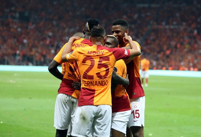 Spor Toto Süper Lig: Galatasaray: 1 - Beşiktaş: 0 (İlk Yarı)