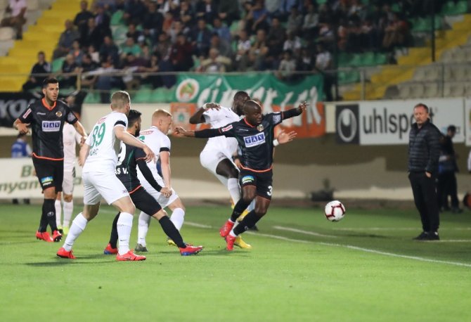 Spor Toto Süper Lig: Aytemiz Alanyaspor: 1 - Atiker Konyaspor: 2 (İlk Yarı)