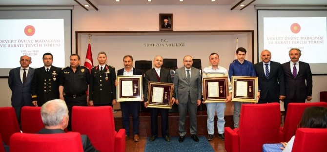 Trabzon’da Şehit Aileleri Ve Gazilere Devlet Övünç Madalyası Verildi