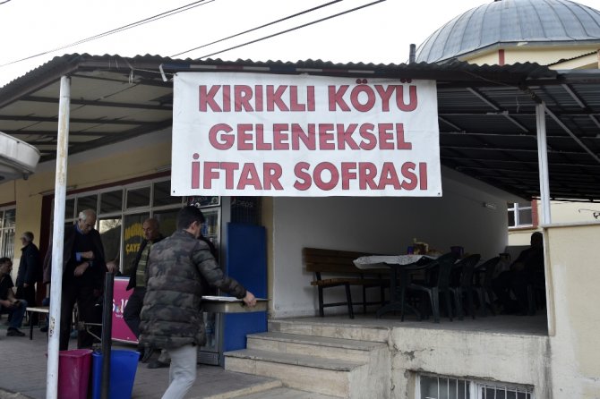 Bu Köyden Geçene Ücretsiz İftar
