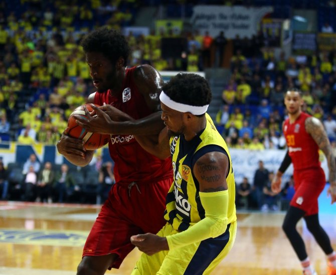 Fenerbahçe Liderliğe Yükseldi