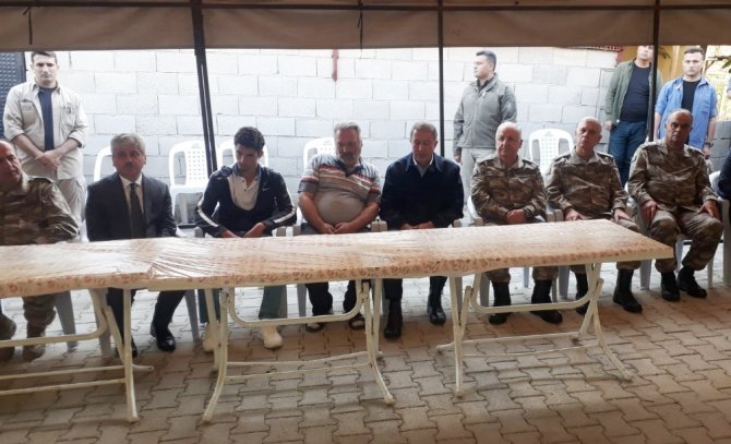Bakan Akar Şehit Evini Ziyaret Etti