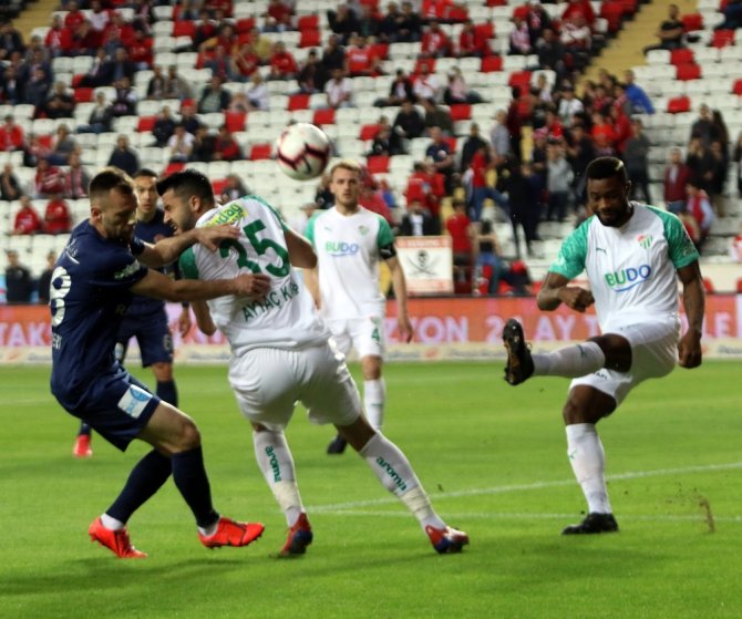 İlk Yarıda Tek Gol Var