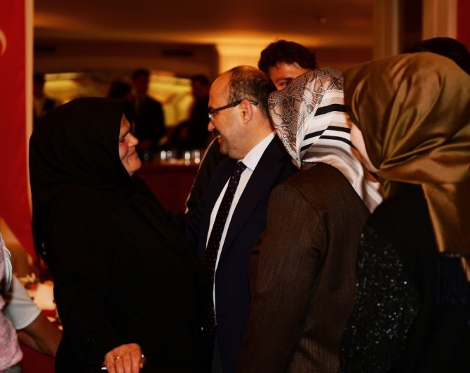 Şehit Aileleri Ve Gazilerle İftarda Buluştular