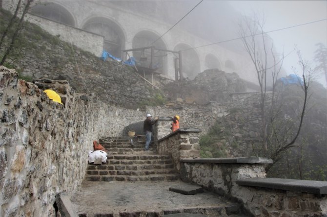 Sümela Manastırı Ziyarete 1 Hafta Rötarlı Açılacak