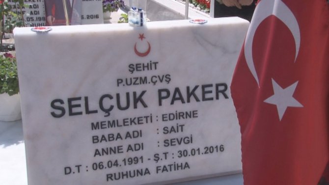 Şehit Annesi Oğlunun Kabriyle Karşı Karşıya Yaşıyor