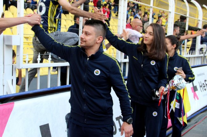Fenerbahçe’de Kupalar Sergilendi