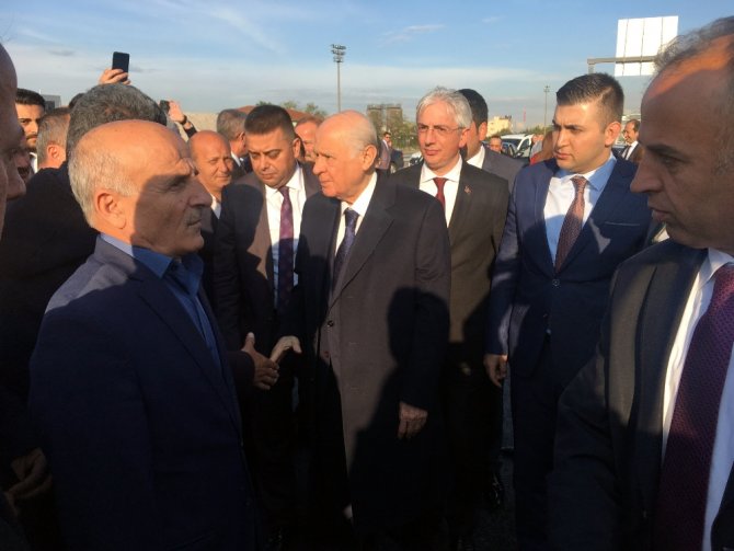 Bahçeli’yi Mhp’liler Çamlıca Gişelerinde Karşıladı