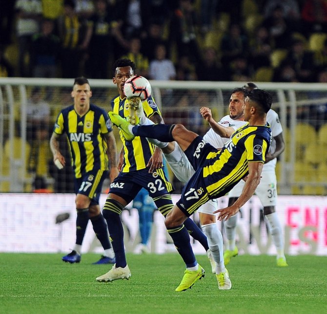 Fenerbahçe Kazandı: Akhisarspor Küme Düştü