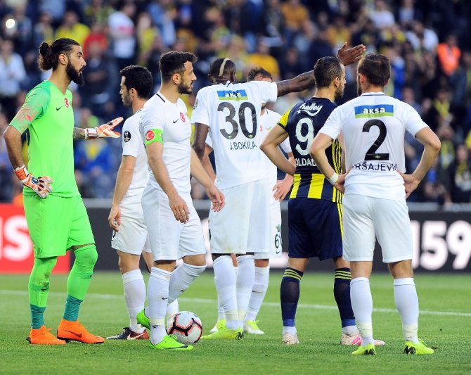 Fenerbahçe Kazandı: Akhisarspor Küme Düştü