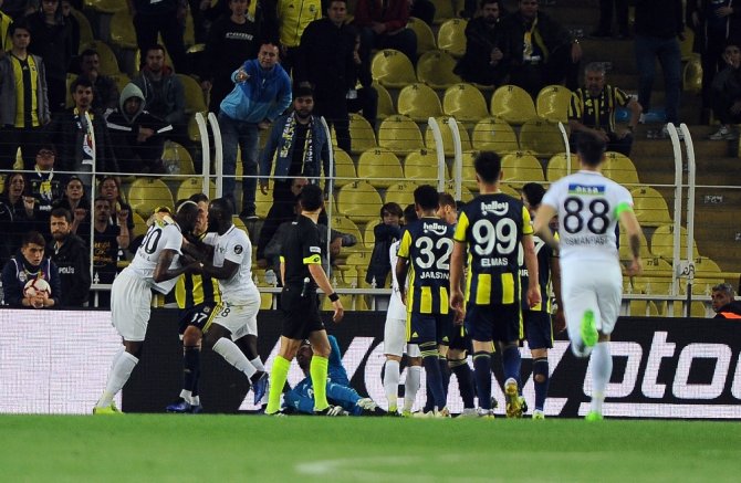 Fenerbahçe Kazandı: Akhisarspor Küme Düştü