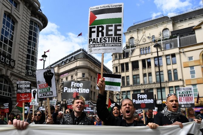 Binlerce Kişi Londra’da Filistin İçin Yürüdü