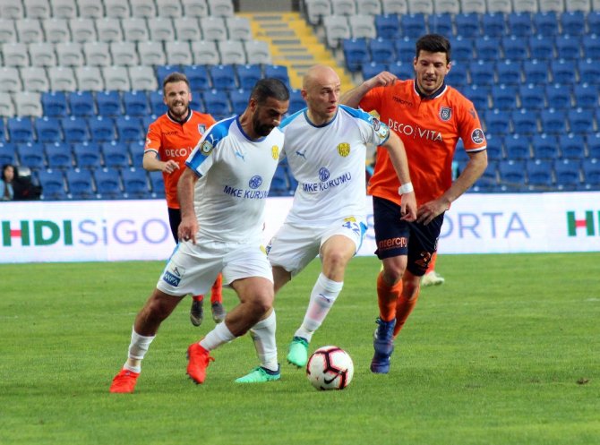 Spor Toto Süper Lig: Medipol Başakşehir: 0 - Ankaragücü: 1 (İlk Yarı)