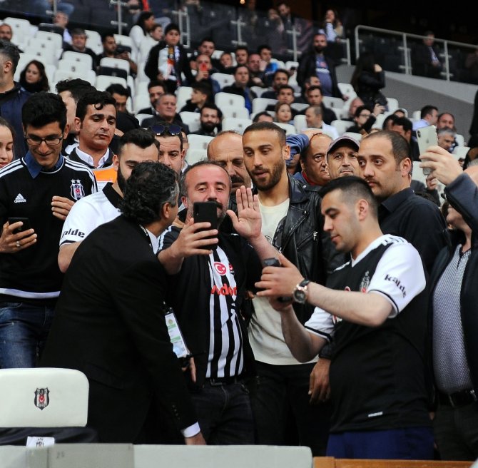 Cenk Tosun Tribünde, Oğlu Sahada