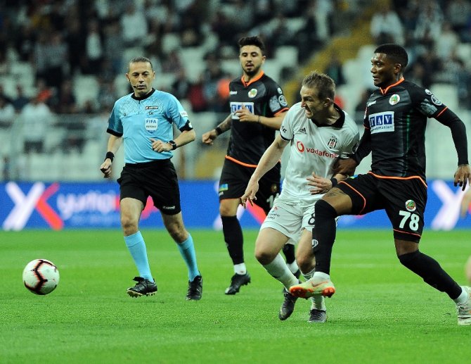 Spor Toto Süper Lig: Beşiktaş: 1 - Aytemiz Alanyaspor: 1 (İlk Yarı)