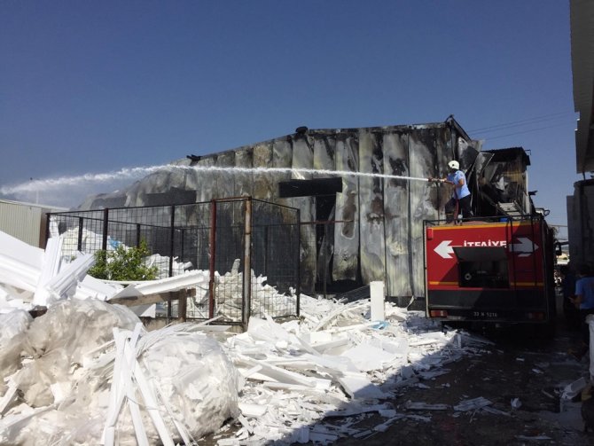 Mersin’de Strafor Fabrikasında Yangın