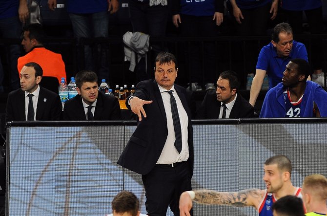 Obradovic 10. Zaferin, Ataman İse Bir İlkin Peşinde