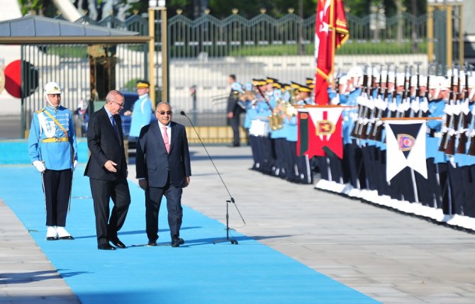 Irak Başbakanı Abdulmehdi’yi Resmi Tören İle Karşılandı