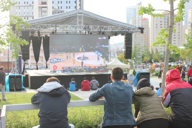 Final Four İçin İstanbul’da Dev Ekran Kuruldu