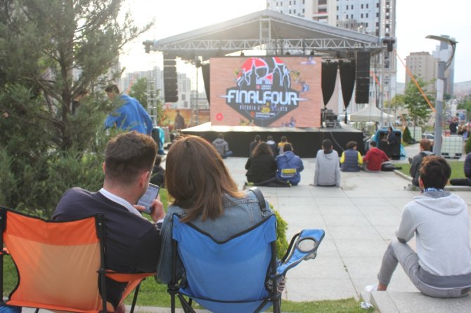 Final Four İçin İstanbul’da Dev Ekran Kuruldu