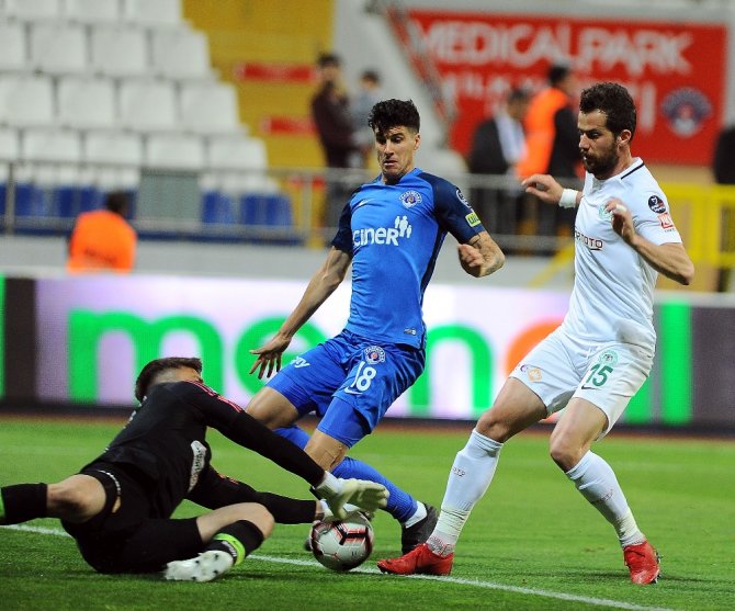 İlk Yarı Konyaspor’un Üstünlüğüyle Bitti