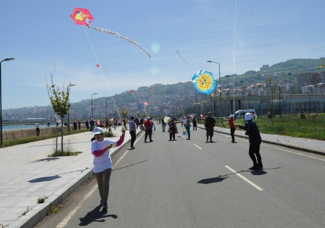 Uçurtma Şenliğine Katılan ‘Özel’ Gençler Neşe Dolu Saatler Geçirdi