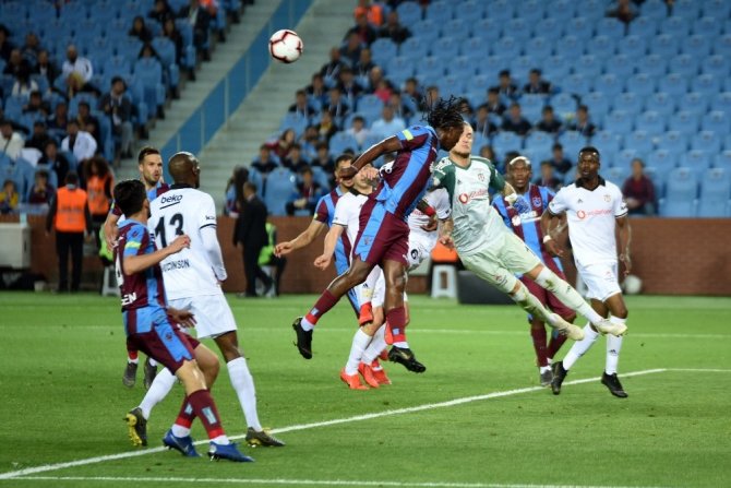 Spor Toto Süper Lig: Trabzonspor: 0 - Beşiktaş: 0 (İlk Yarı)
