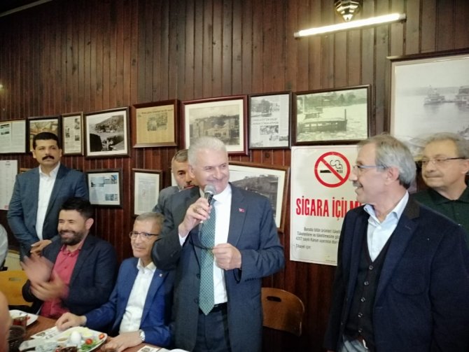 Binali Yıldırım Vatandaşlarla Sahur Yaptı
