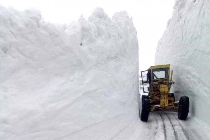 Gümüşhane Yaylalarında Karla Mücadele Devam Ediyor