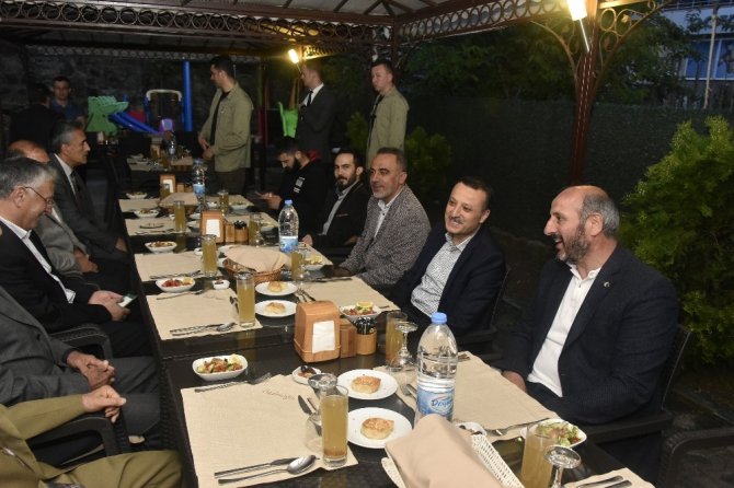 Vali Taşbilek İftarını Gümüşhane Basınıyla Yaptı