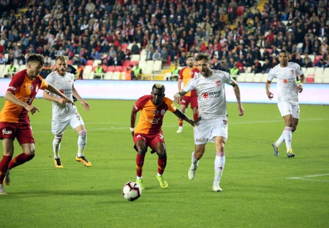 Şampiyon Galatasaray Sezonu Mağlubiyetle Tamamladı