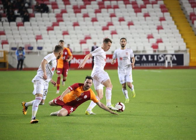Şampiyon Galatasaray Sezonu Mağlubiyetle Tamamladı