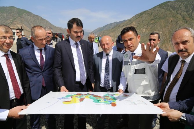 Bakan Kurum, Yeni Yusufeli’nde İncelemelerde Bulundu