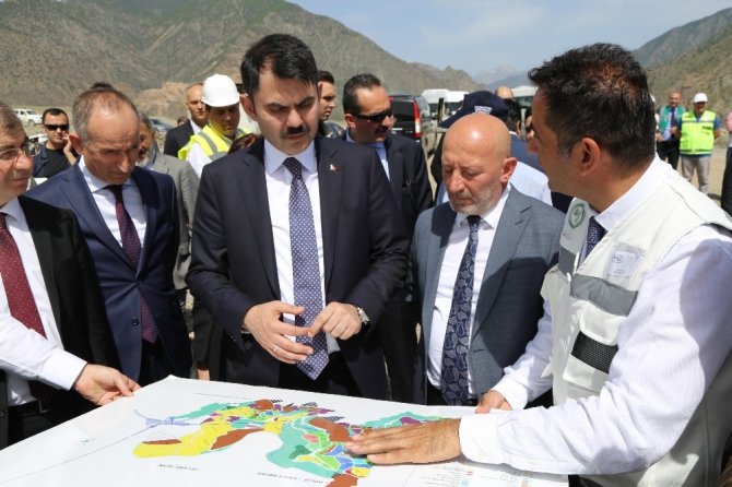 Bakan Kurum, Yeni Yusufeli’nde İncelemelerde Bulundu