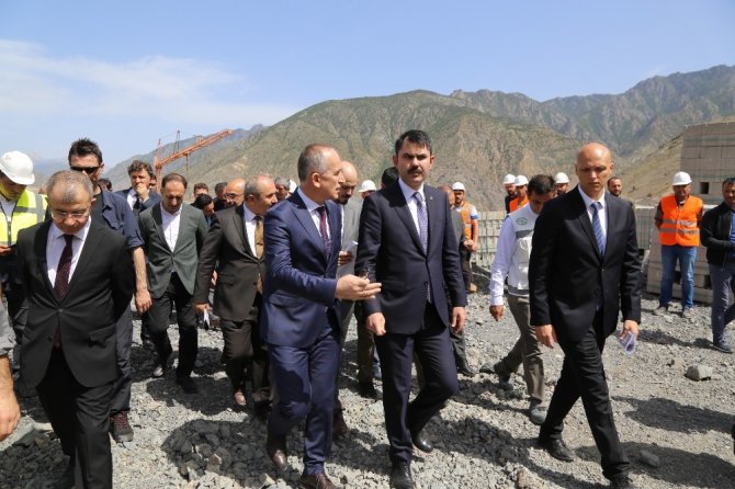 Bakan Kurum, Yeni Yusufeli’nde İncelemelerde Bulundu