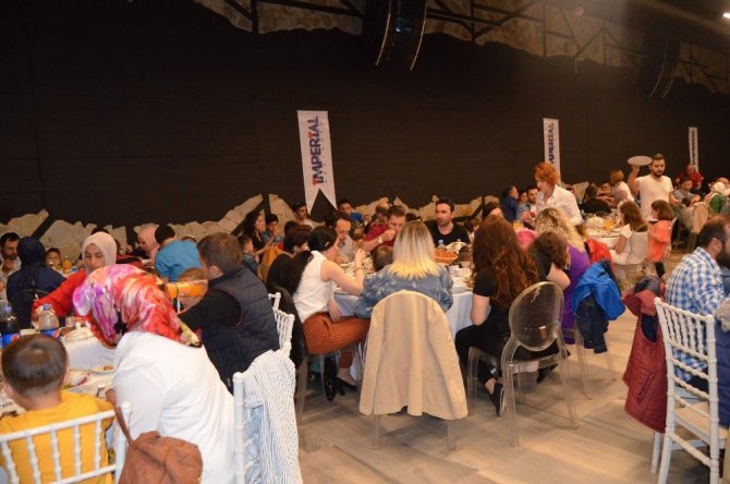 Özel İmperial Hastanesi Çalışanları 12. Geleneksel İftar Yemeğinde Bir Araya Geldi