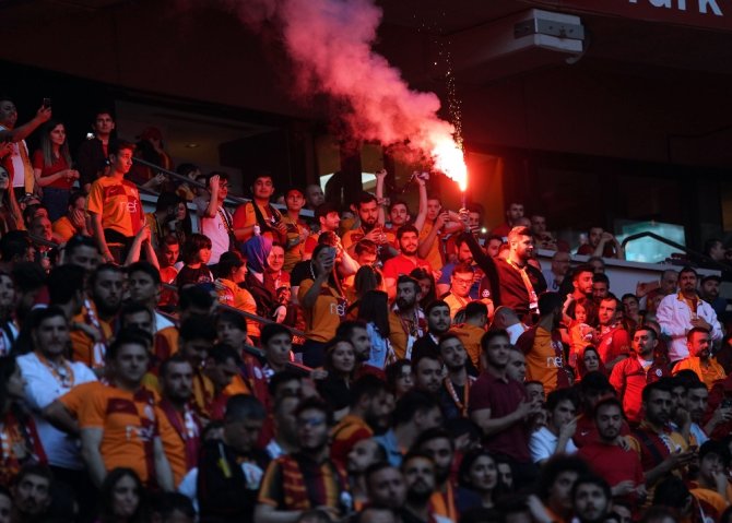Galatasaray’da Kupa Töreni Başladı